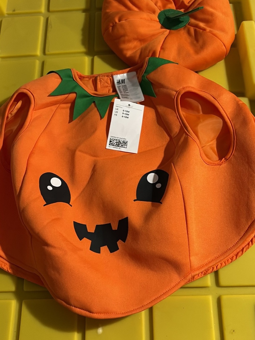 H & M pumpkin costume with hat. NWT. 9-12M